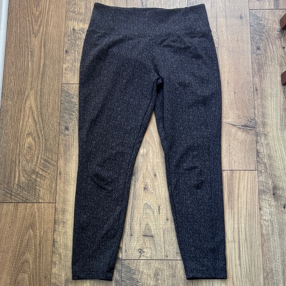 Women’s Athleta Capri Leggings - Picture 3 of 7